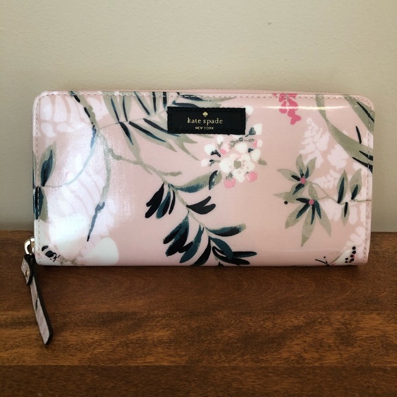 kate spade Handbags - 🎉HP🎉 Kate Spade Daycation Botanical Neda Wallet